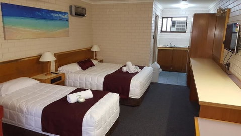 Tabourie Lake Motel - Tourism Adelaide 4
