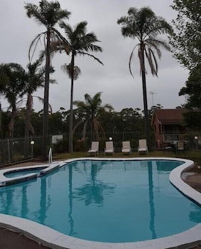 Tabourie Lake Motel - Tourism Adelaide 0