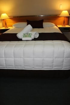 Tabourie Lake Motel - Tourism Adelaide 3