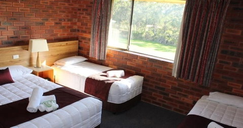 Tabourie Lake Motel - Tourism Adelaide 1