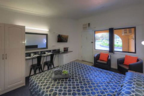 Twin Swans Motel - Tourism Adelaide 0