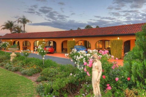 Twin Swans Motel - Tourism Adelaide 1