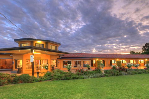 Twin Swans Motel - Tourism Adelaide 3