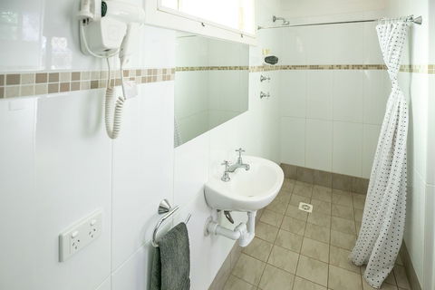 Glen Helen Lodge - Tourism Adelaide 4