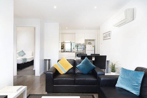 RNR Serviced Apartments North Melbourne - Tourism Adelaide 5