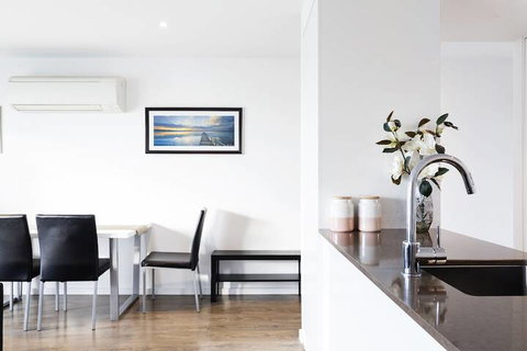 RNR Serviced Apartments North Melbourne - Tourism Adelaide 4