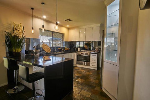 Barossa Elegance - Tourism Adelaide 5