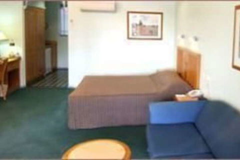 Young Federation Motor Inn - Tourism Adelaide 4