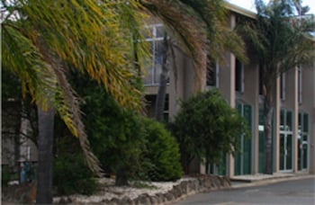 Rivers Inn Sale - Tourism Adelaide 0