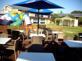 Christies Beach Hotel - Tourism Adelaide 3