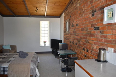 Colonial Motel - Tourism Adelaide 3