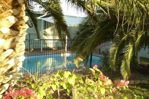 Banjo's Overnight & Holiday Units - Tourism Adelaide 2