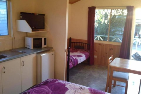 Banjo's Overnight & Holiday Units - Tourism Adelaide 6