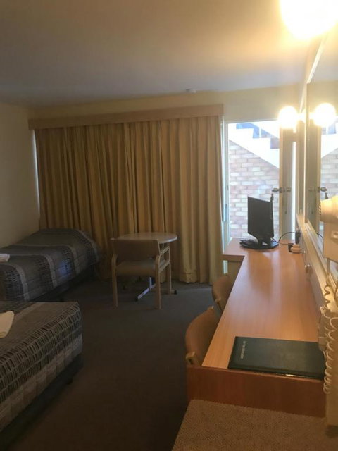 Gateway Motor Inn - Tourism Adelaide 3