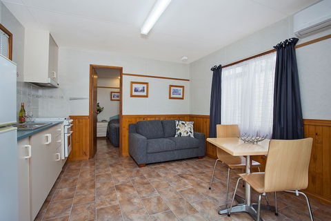 Lake Hamilton Motor Village & Caravan Park - Tourism Adelaide 5