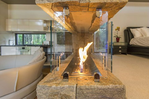 The Feathered Nest - Wildlife Retreat - Tourism Adelaide 1