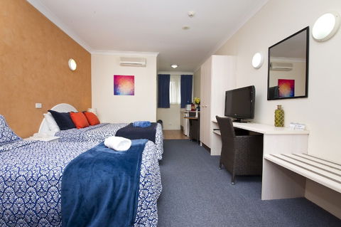 Tuncurry Beach Motel - Tourism Adelaide 1