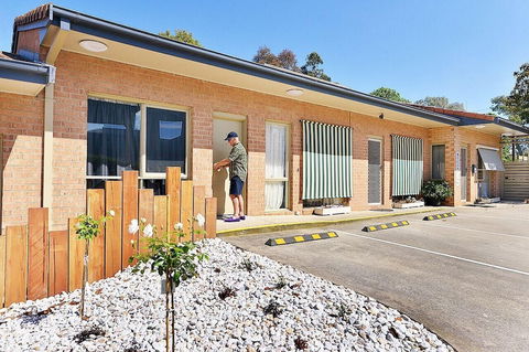 Cranbourne Motor Inn - Tourism Adelaide 0