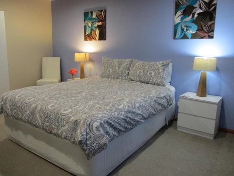 Elm Trees Accommodation At Ross - Tourism Adelaide 2