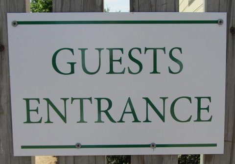 Elm Trees Accommodation At Ross - Tourism Adelaide 4