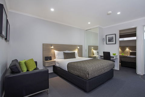 Hamilton Lonsdale Motel - Tourism Adelaide 6