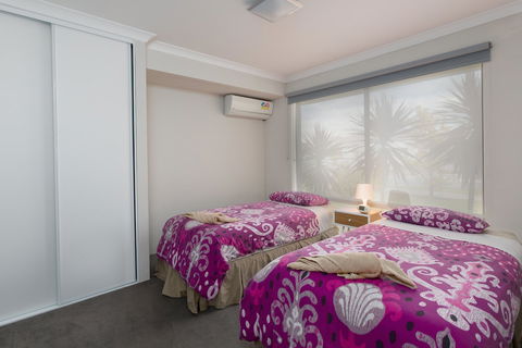 Rainbow Dream House PERTH Holiday Home - Tourism Adelaide 5