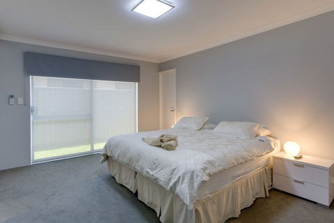 Rainbow Dream House PERTH Holiday Home - Tourism Adelaide 6