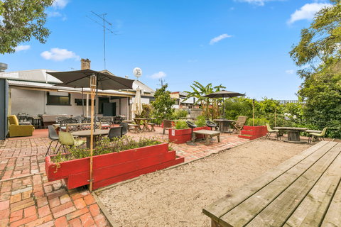 Archies Couch - Tourism Adelaide 0