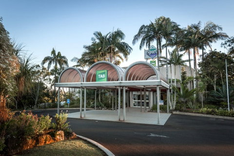 Sports Club Bistro - Lismore Workers Sports Club - Tourism Adelaide 0