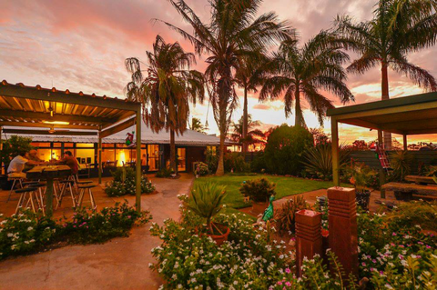 Devils Marbles Hotel–Wauchope - Tourism Adelaide 0