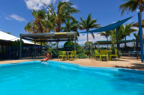 Devils Marbles Hotel–Wauchope - Tourism Adelaide 2