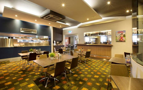 Nightcap at St Albans Hotel - Tourism Adelaide 3