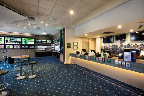 Nightcap at St Albans Hotel - Tourism Adelaide 4