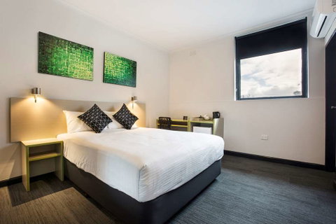 Nightcap at St Albans Hotel - Tourism Adelaide 5