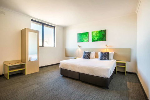 Nightcap at St Albans Hotel - Tourism Adelaide 6