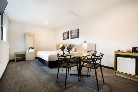 Nightcap at St Albans Hotel - Tourism Adelaide 9