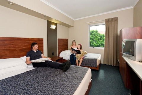 Rocklea International Hotel - Tourism Adelaide 6