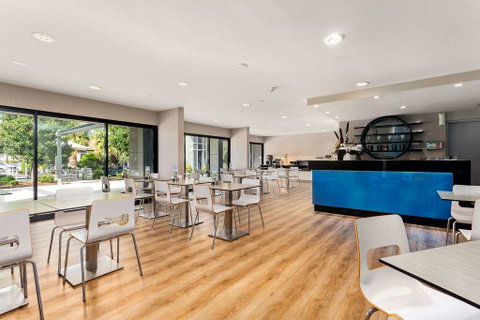 Quality Inn Taylors Lakes Motel - Tourism Adelaide 13