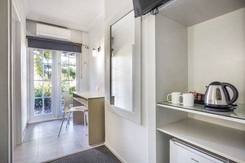 Skyways Hotel - Tourism Adelaide 3