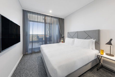 Meriton Suites George St - Tourism Adelaide 7