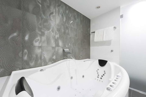 Avenue Hotel Canberra - Tourism Adelaide 3