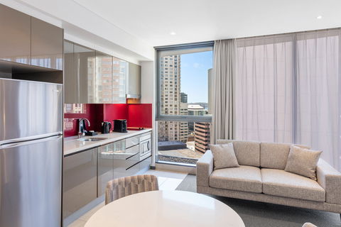 Meriton Suites Campbell Street - Tourism Adelaide 4