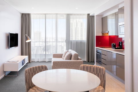 Meriton Suites Campbell Street - Tourism Adelaide 7