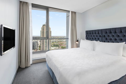 Meriton Suites Campbell Street - Tourism Adelaide 8