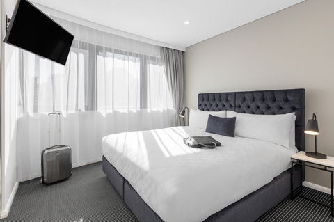 Meriton Suites Kent Street - Tourism Adelaide 0