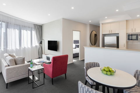 Meriton Suites Kent Street - Tourism Adelaide 1