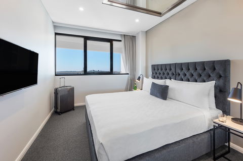 Meriton Suites Kent Street - Tourism Adelaide 5