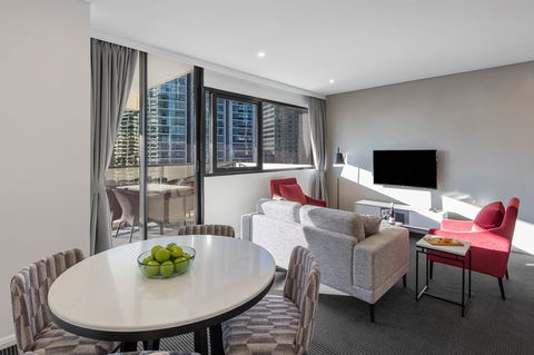 Meriton Suites Kent Street - Tourism Adelaide 6