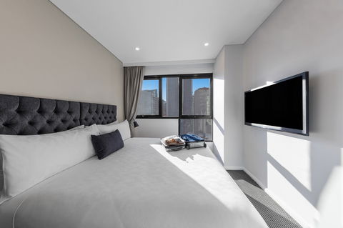 Meriton Suites Kent Street - Tourism Adelaide 7