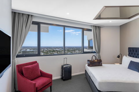 Meriton Suites Kent Street - Tourism Adelaide 8